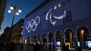 曼联主帅阿莫林在本轮1-1战平利兹联赛后的言论引发剧烈反响，他在发布会屡次强调，自己是来曼联当“经理（manager）”，而非“教练（coach）”的。